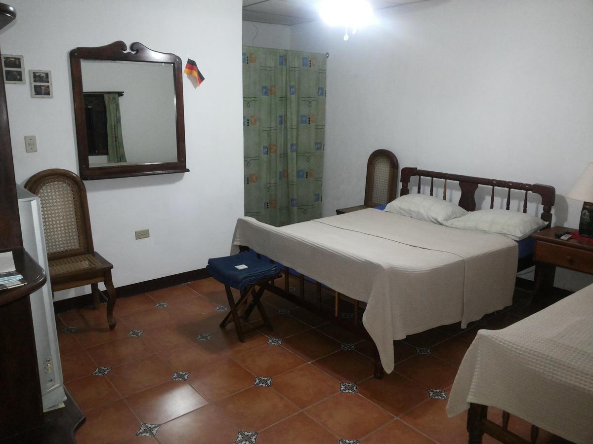 Charly'S Guest House Granada Exterior photo